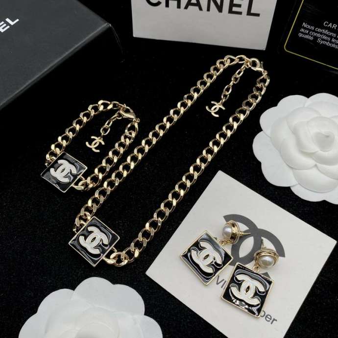 Picture of Chanel Sets _SKUChanelsuits1229046300